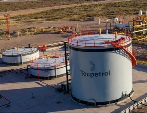 Tanque De Almacenaje De Petróleo